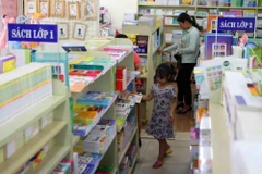 Uỷ ban Thường vụ Quốc hội đề nghị được giữ quy định một chương trình thống nhất, mỗi môn học có một hoặc một số sách giáo khoa như trong Dự thảo Luật. (Ảnh minh họa: TTXVN)