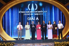 Giải A Giải Báo chí Quốc gia 2018 được trao cho sáu tác giả, nhóm tác giả xuất sắc. (Ảnh: Nguyễn Hoàng/Vietnam+)