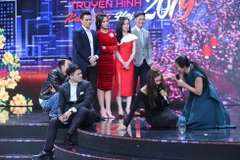 Các nghệ sỹ tham gia vào trò chơi “Nhập vai cho đúng,” hoán đổi vai diễn cho nhau. (Ảnh: VFC)