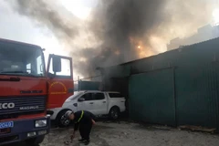 Khu vực bị cháy là một dãy xưởng tôn nằm sâu bên trong ngõ 286 Nguyễn Xiển. (Ảnh: Sơn Bách/Vietnam+)