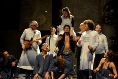 “Overseas” quy tụ nhiều nghệ sỹ tài hoa trong nhiều lĩnh vực nghệ thuật. (Ảnh: BTC)