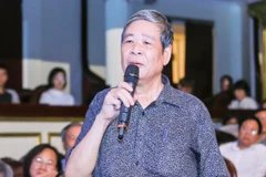 Nhân dịp ra mắt "5 trường ca," nhà thơ-nhạc sỹ Nguyễn Thụy Kha kết hợp cùng nhóm họa sỹ G39 tổ chức sự kiện nghệ thuật thi họa song song. (Ảnh: Nhân vật cung cấp)