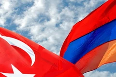 Bắt tay liên tục 43 giờ đồng hồ lập kỷ lục Guinness