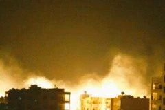 Bom cháy đã khiến nhiều công trình ở Idlib bốc cháy dữ dội (Nguồn: Sputnik)