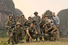 Các diễn viên tham gia bộ phim trên phim trường ở Việt Nam (Nguồn: Entertainment Weekly)