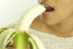 Trung Quốc đã cấm các màn ăn chuối gợi dục và những nội dung khiêu dâm khác trên webcam (Nguồn: Shanghaiist)