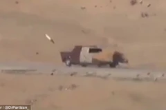 Khoảnh khắc trước khi quả tên lửa lao trúng chiếc xe bom (Nguồn: Daily Mail)