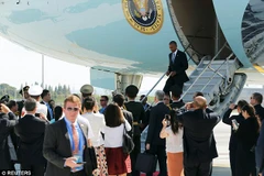 Trong chuyến đi tới Hàng Châu, ông Obama phải rời khỏi Air Force One bằng thang riêng của máy bay. (Nguồn: Daily Mail)
