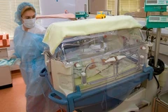 Em bé đã có 3 tuần sống trong lồng ấp, trước khi được cho ra viện (Nguồn: Sputnik)