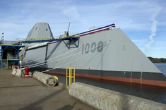 Mỗi viên đạn pháo thông minh của khu trục hạm lớp Zumwalt có giá tới 800.000 USD. (Nguồn: Sputnik)