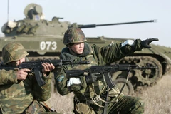 Nga sẽ thành lập các đơn vị cấp sư đoàn để đối phó với việc NATO đưa quân tới gần biên giới (Nguồn: RT)