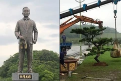 Bức tượng ông Ôn Gia Bảo ở Đài Loan nhanh chóng bị dỡ bỏ và thay bằng một cây thông (Nguồn: Shanghaiiist)