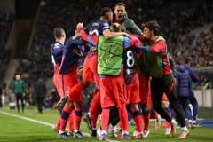 Kết quả Champions League: Xác định đội bóng thứ 12 vào vòng 1/8