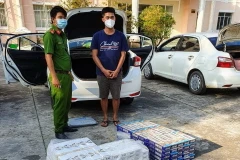 Cần Thơ: Bắt 3 xe ôtô vận chuyển gần 4.500 bao thuốc lá lậu