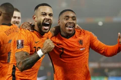 Bergwijn (phải) và Depay giúp Hà Lan giành vé dự VCK World Cup 2022. (Nguồn: Getty Images)