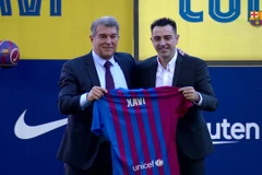 Khoảnh khắc HLV Xavi Hernandez ra mắt hoành tráng tại Camp Nou