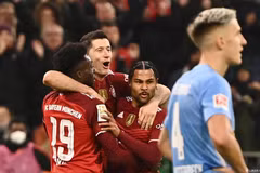 Bayern chặn mạch bất bại của Freiburg, Dortmund thua Leipzig