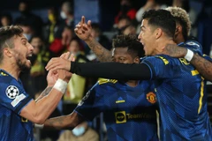 Cận cảnh Ronaldo và Sancho đưa M.U vào vòng 1/8 Champions League