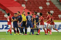Indonesia vào chung kết trong trận cầu Singapore nhận đến 3 thẻ đỏ