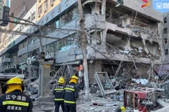 Khoảnh khắc nổ kinh hoàng ở Trung Quốc làm nhà 7 tầng bị phá hủy