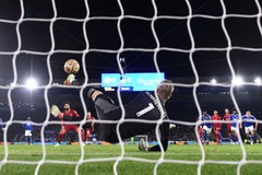 Salah đá hỏng phạt đền, Liverpool chia tay năm 2021 bằng thất bại