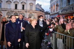 Tổng thống Pháp tặng huân chương 'Bắc đẩu Bội tinh' cho Thủ tướng Đức