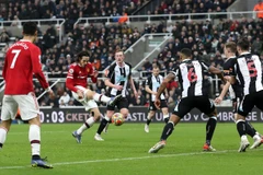 Edinson Cavani ghi bàn giúp M.U nhọc nhằn cầm hòa Newcastle
