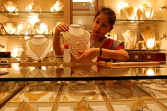 Lo ngại biến thể COVID-19 mới, giá vàng thị trường châu Á đi lên