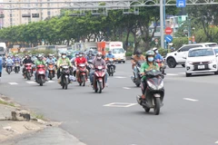Phương tiện di chuyển trên đường Trường Chinh, khu vực trước Khu Công nghiệp Tân Bình. (Ảnh: Xuân Tình/TTXVN)
