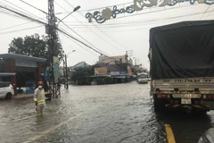 Lũ lớn tại Bình Định, hơn 16.500 căn nhà bị ngập, giao thông chia cắt