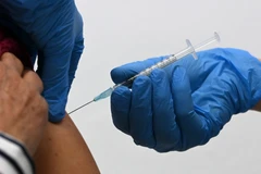 COVID-19: Chuyên gia WHO khuyến khích tăng cường tiêm vaccine