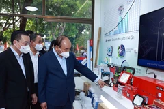 [Photo] Chủ tịch nước thăm DN tiêu biểu do doanh nhân cao tuổi quản lý