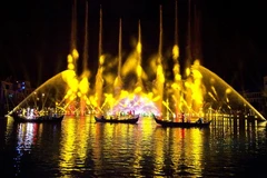 Màn trình diễn ánh sáng hoành tráng trên mặt nước lớn nhất Việt Nam
