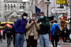 COVID-19: Biến thể Omicron lây lan nhanh trong giới trẻ ở Ireland