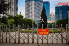Hà Nội: Phong tỏa Công viên Cầu Giấy và tìm người đến chợ Đồng Xuân