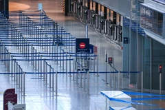 Biến thể Omicron đẩy lùi hy vọng phục hồi ngành hàng không thế giới