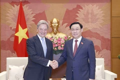 Chủ tịch Quốc hội Vương Đình Huệ tiếp ông Michael Arthur, Phó Chủ tịch cấp cao Tập đoàn Boeing kiêm Chủ tịch phụ trách Boeing toàn cầu. (Ảnh: Doãn Tấn/TTXVN)