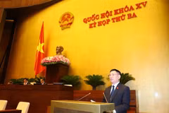 Bộ trưởng Bộ Tài chính Hồ Đức Phớc trình bày Báo cáo quyết toán ngân sách nhà nước năm 2020. (Ảnh: Văn Điệp/TTXVN)