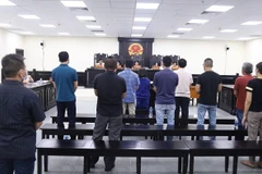 10 bị cáo trong phiên xét xử sáng 9/5. (Nguồn: Vnexpress.net)