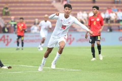 Tiền đạo Win Naing Tun (số 10) ghi bàn thắng mở tỷ số cho U23 Myanmar. (Ảnh: Hoàng Linh/TTXVN)