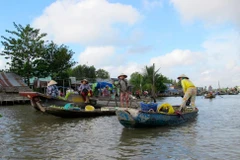 Người dân buôn bán trên sông Mekong. (Nguồn: fishbio.com)
