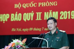 Thiếu tướng Nguyễn Văn Đức, Cục trưởng Cục Tuyên huấn - Tổng cục Chính trị QĐND Việt Nam chủ trì họp báo. (Ảnh: Dương Giang/TTXVN)