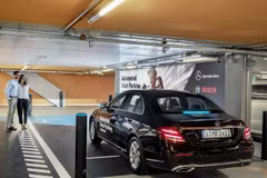 Hệ thống đỗ xe không người lái tại Bảo tàng Mercedes-Benz ở Stuttgart. (Nguồn: caranddriver.com)
