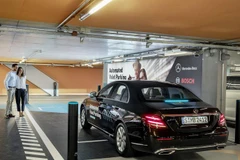 Hệ thống đỗ xe không người lái tại Bảo tàng Mercedes-Benz ở Stuttgart. (Nguồn: caranddriver.com)