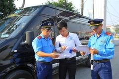 Chặn xe dù, bến cóc: Cuộc cạnh tranh không cân sức