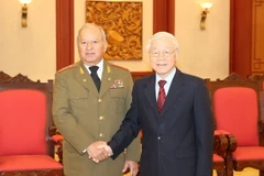 Tổng Bí thư, Chủ tịch nước Nguyễn Phú Trọng tiếp Thượng tướng Leopoldo Cintra Frías, Ủy viên Bộ Chính trị, Ủy viên Hội đồng Nhà nước và Hội đồng Bộ trưởng, Bộ trưởng Bộ các Lực lượng vũ trang cách mạng Cuba. (Ảnh: Trí Dũng/TTXVN)