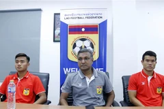 Huấn luyện viên trưởng đội tuyển Lào Sundramoorthy trong buổi trả lời phỏng vấn. (Ảnh: Phạm Kiên/TTXVN)