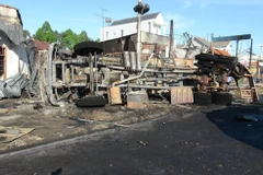 Hiện trường vụ tai nạn kinh hoàng.(Ảnh: Đậu Tất Thành/TTXVN)