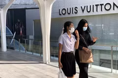 Khẩu trang là vật dụng thiết yếu của người dân Thái Lan khi ra khỏi nhà để phòng tránh COVID-19. (Ảnh: Ngọc Quang/TTXVN)