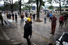 Cuộc xét nghiệm nhằm đánh giá mức độ lây nhiễm trên địa bàn thành phố. (Ảnh: Vũ Sinh/TTXVN)